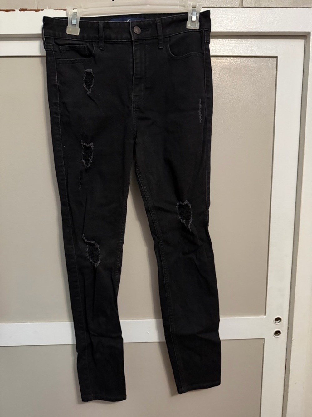 Hollister women’s Distressed Skinny Jeans